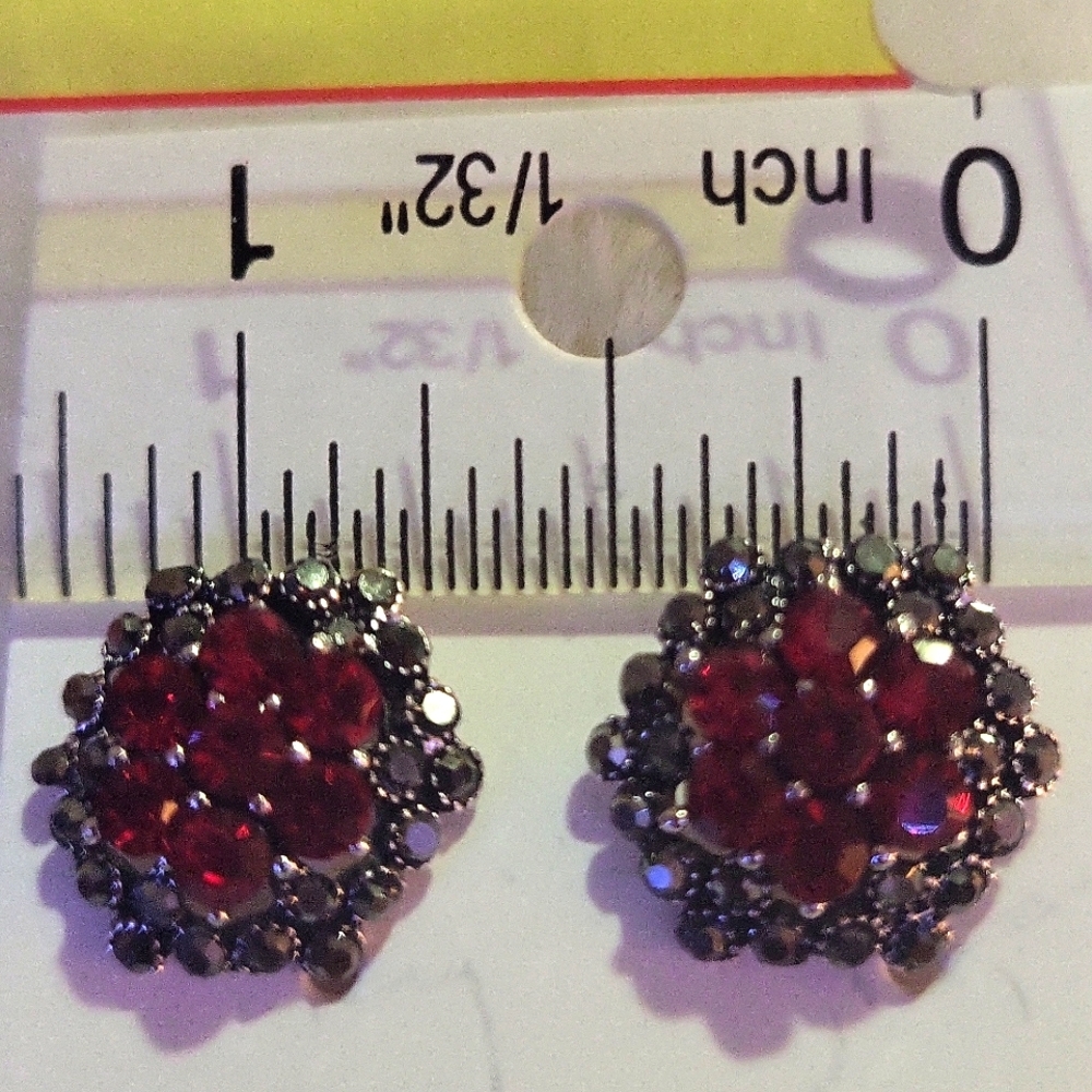 Elegant Red and Black Crystal Earrings - Picture 6 of 6